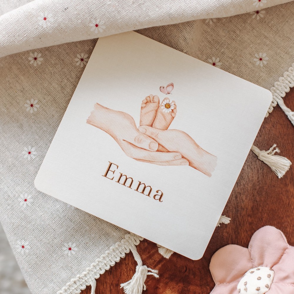 Geboortekaartje Emma - meisje baby voetjes met madeliefje lente