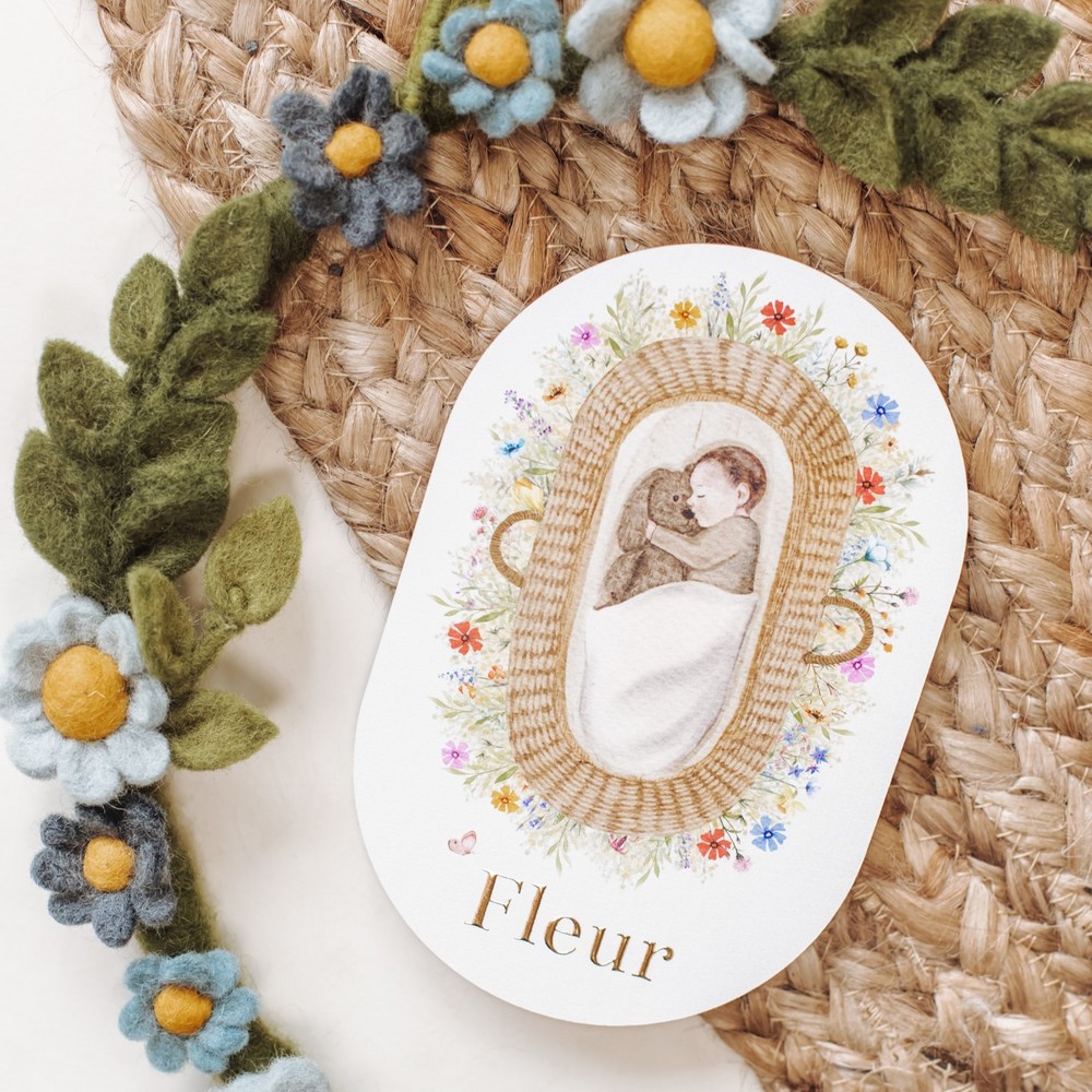 Geboortekaartje Fleur - rotan mandje en baby tussen bloemen (ovaal)