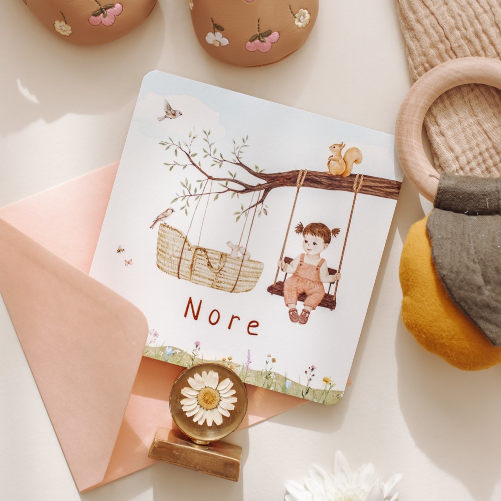 Geboortekaartje Nore - mandje lente tak zusje bruine haren schommel