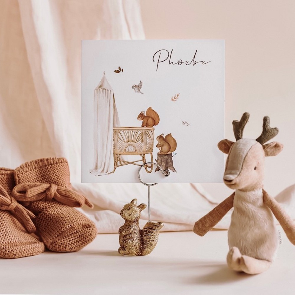 Geboortekaartje Phoebe - met wiegje met beige hemeltje en eekhoorntjes