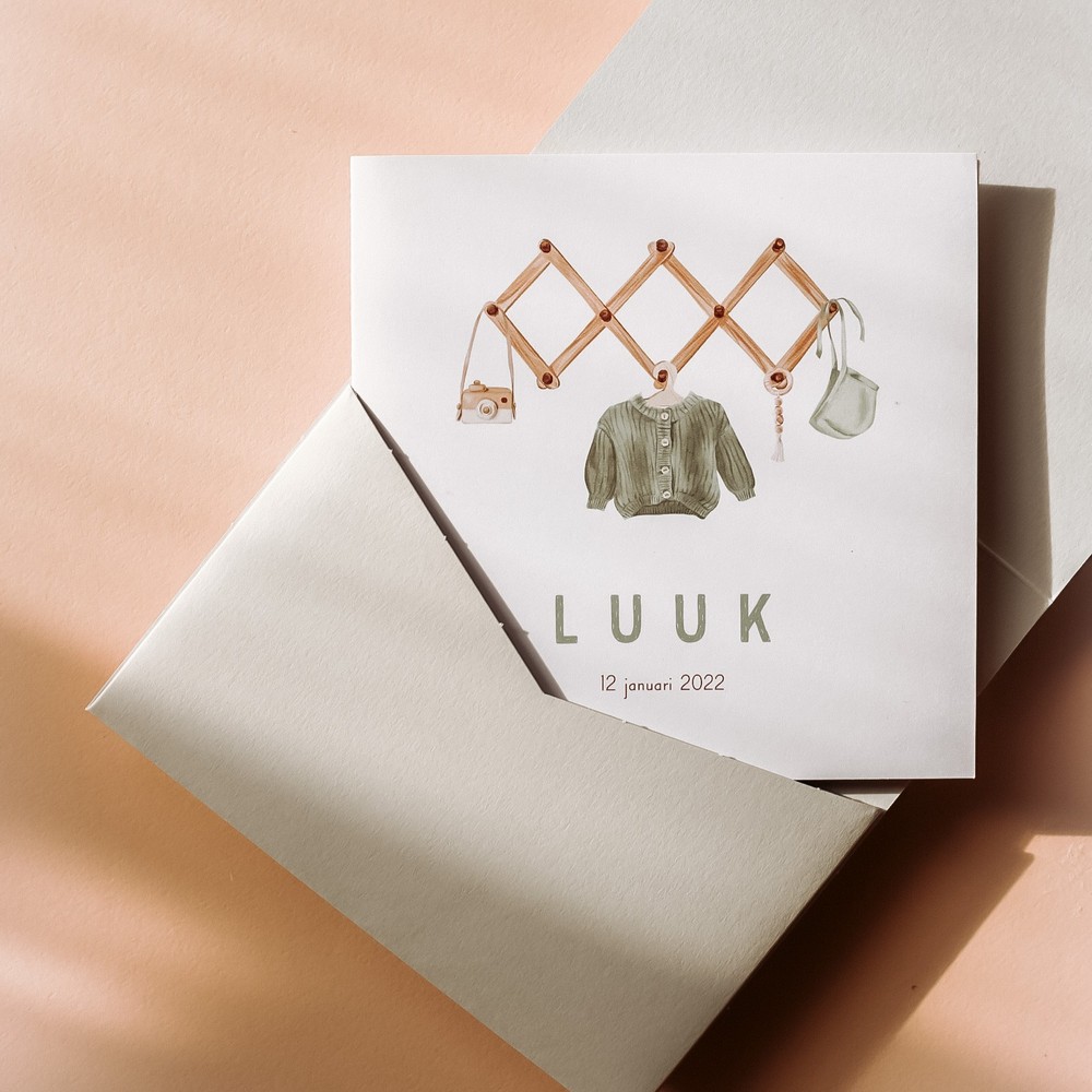 Geboortekaartje Luuk - jongen wandrek met items